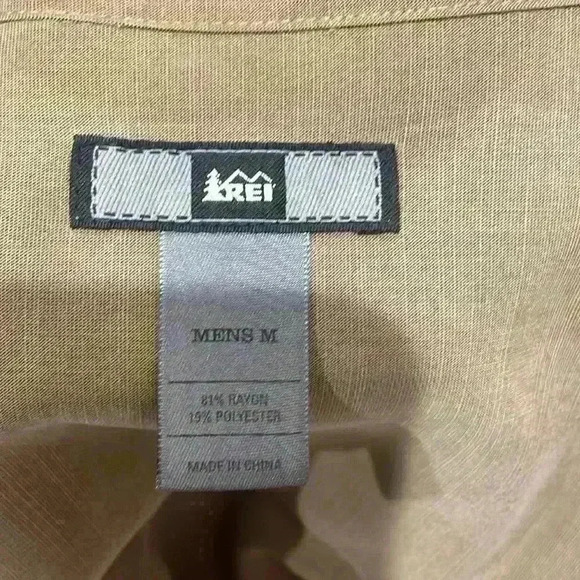 REI Men’s Button Down Shirt Size M Excellent Condition beautiful fabric - Picture 5 of 6